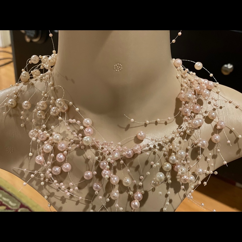 Statement pearls bib necklaces